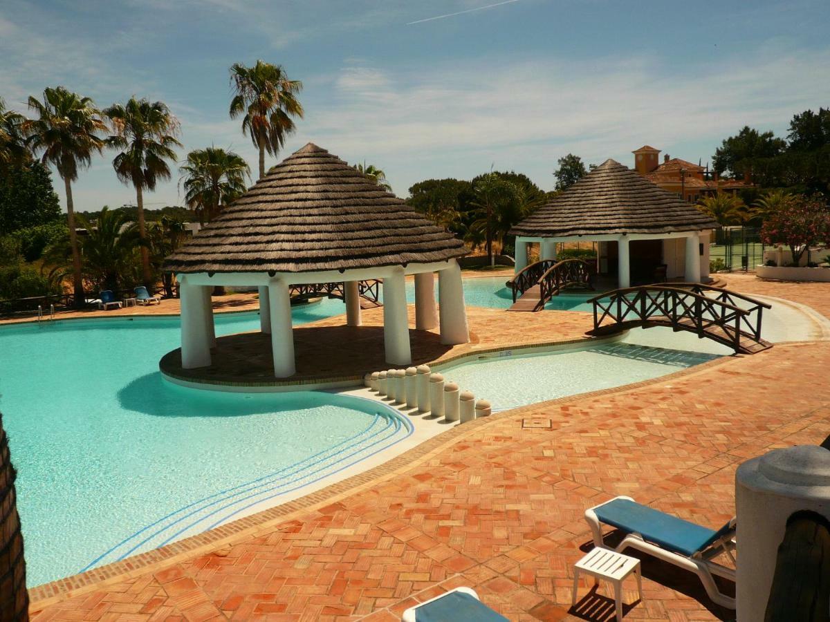 Luxury 2 Bedroom Apartment With Private Garden Almancil Exterior photo